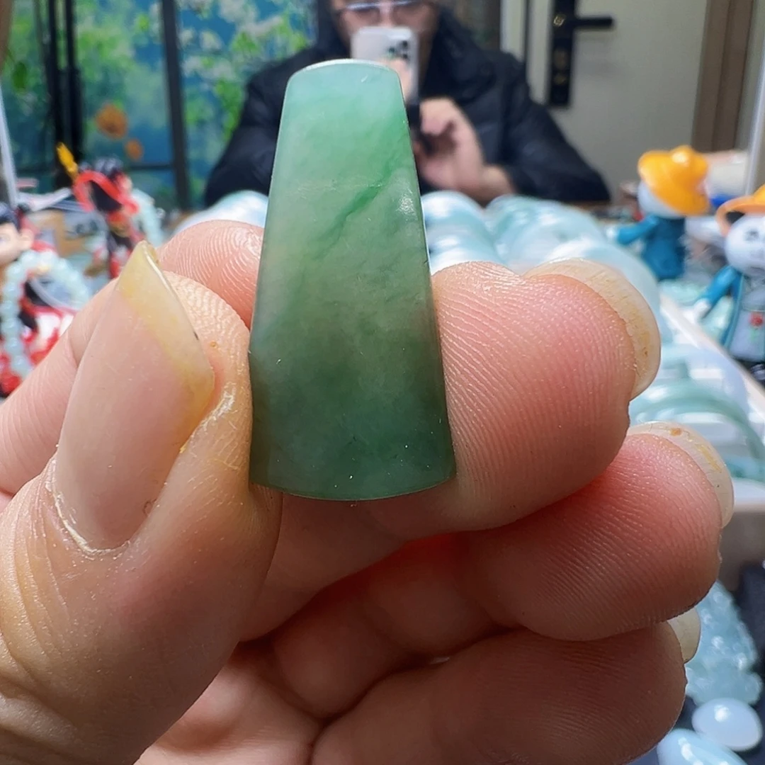 翡翠未镶嵌颈饰挂件