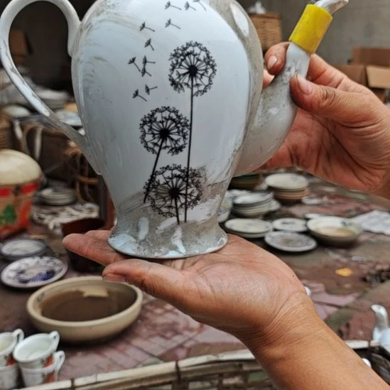 库存微瑕多孔茶壶一个