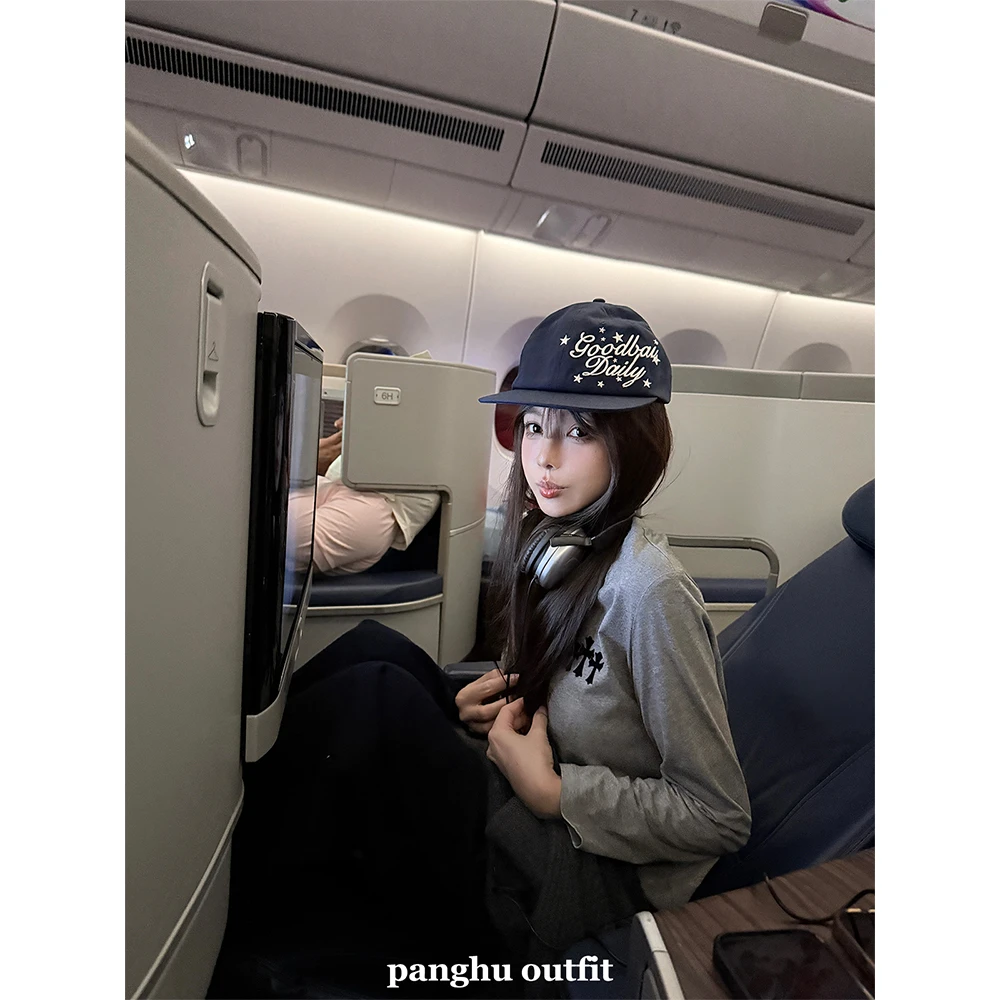 panghu2025FW【卡普里午后】复古小众十字架植绒印花长袖内搭打底衫