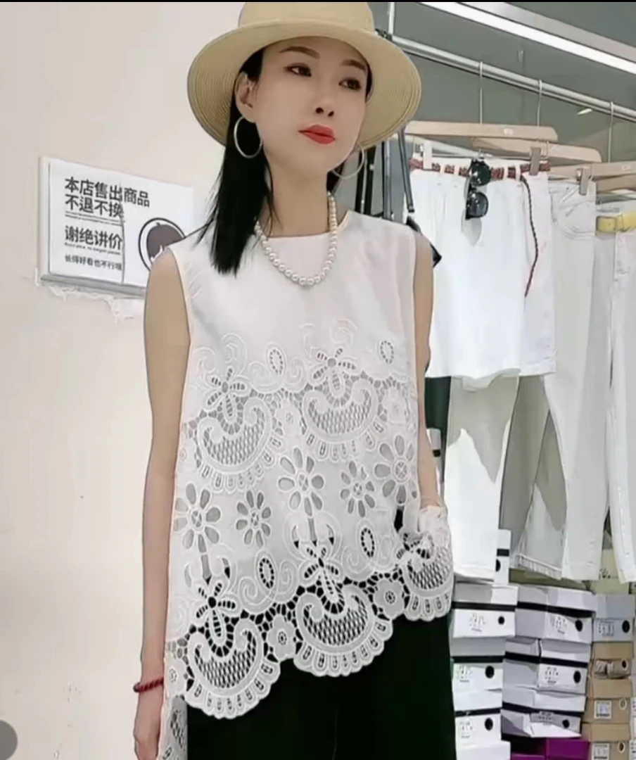 度假风重工刺绣后交叉白色无袖衫