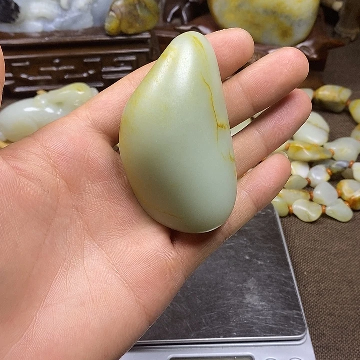 和田玉未镶嵌把件