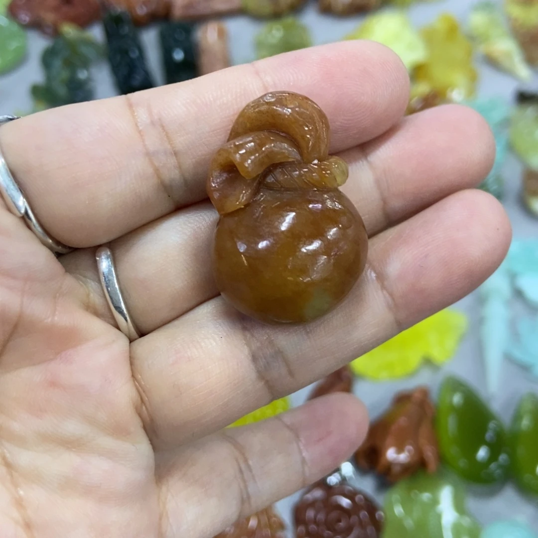 未镶嵌蛇纹石玉挂件