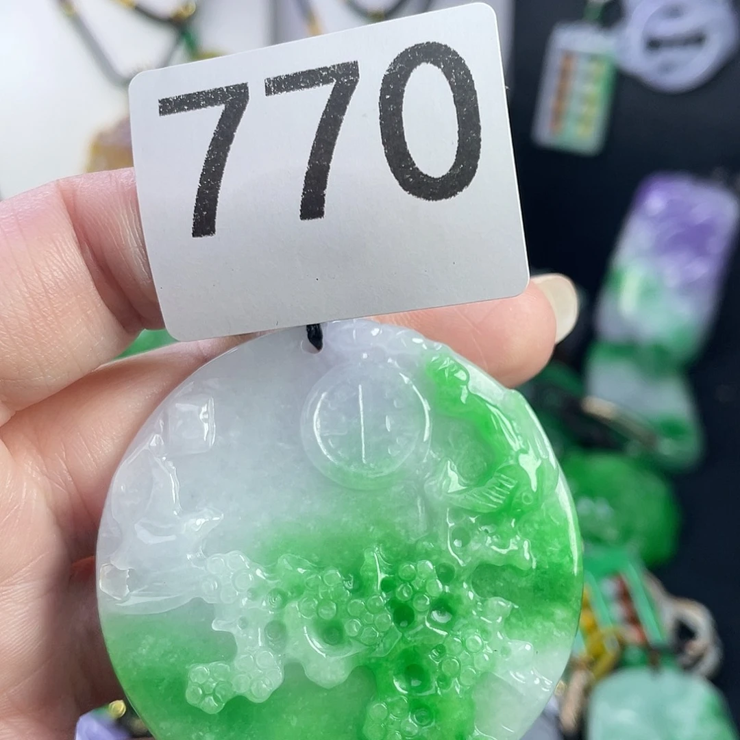 翡翠未镶嵌吊坠(赠链)