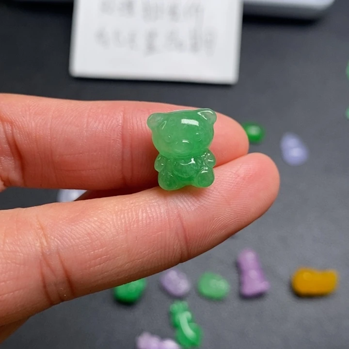 翡翠未镶嵌颈饰挂件