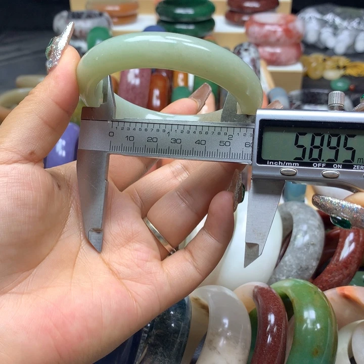 未镶嵌手镯石英质玉