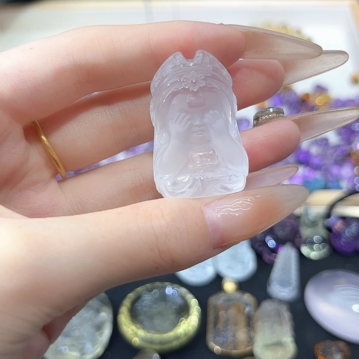 未镶嵌颈饰水晶扎基拉姆