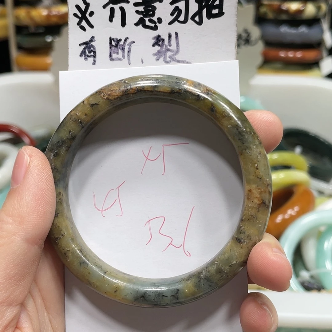 蛇纹石玉手镯未镶嵌