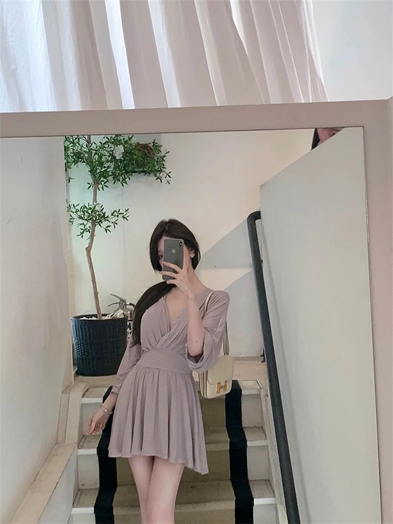 纯欲风贵妇紫色长袖连衣裙女v领修身收腰褶皱短裙子