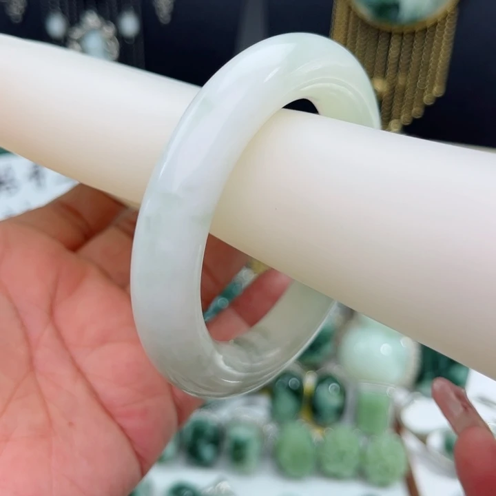 再***口透闪石-蛇纹石玉未镶嵌手镯