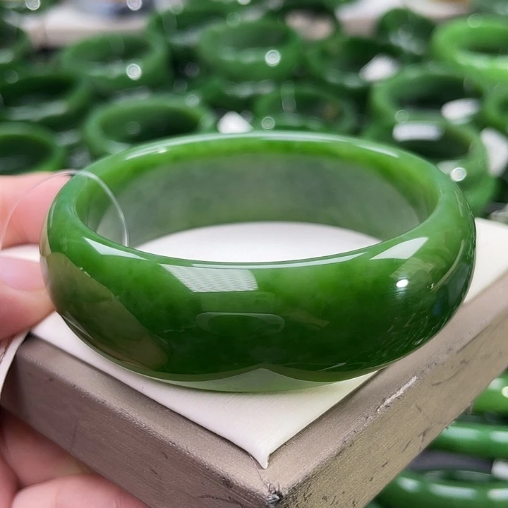 未镶嵌手镯和田玉（碧玉）