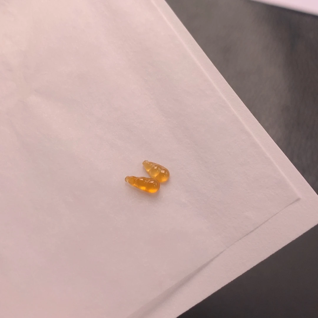 翡翠未镶嵌颈饰子****n福豆一对