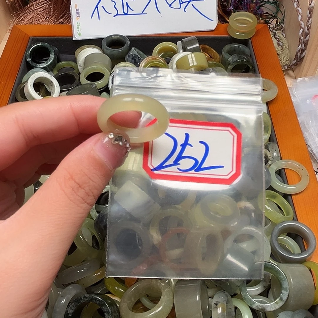 手****未镶嵌蛇纹石玉珠宝奇石