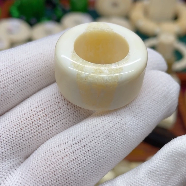 陶瓷牙扳指一个黄料