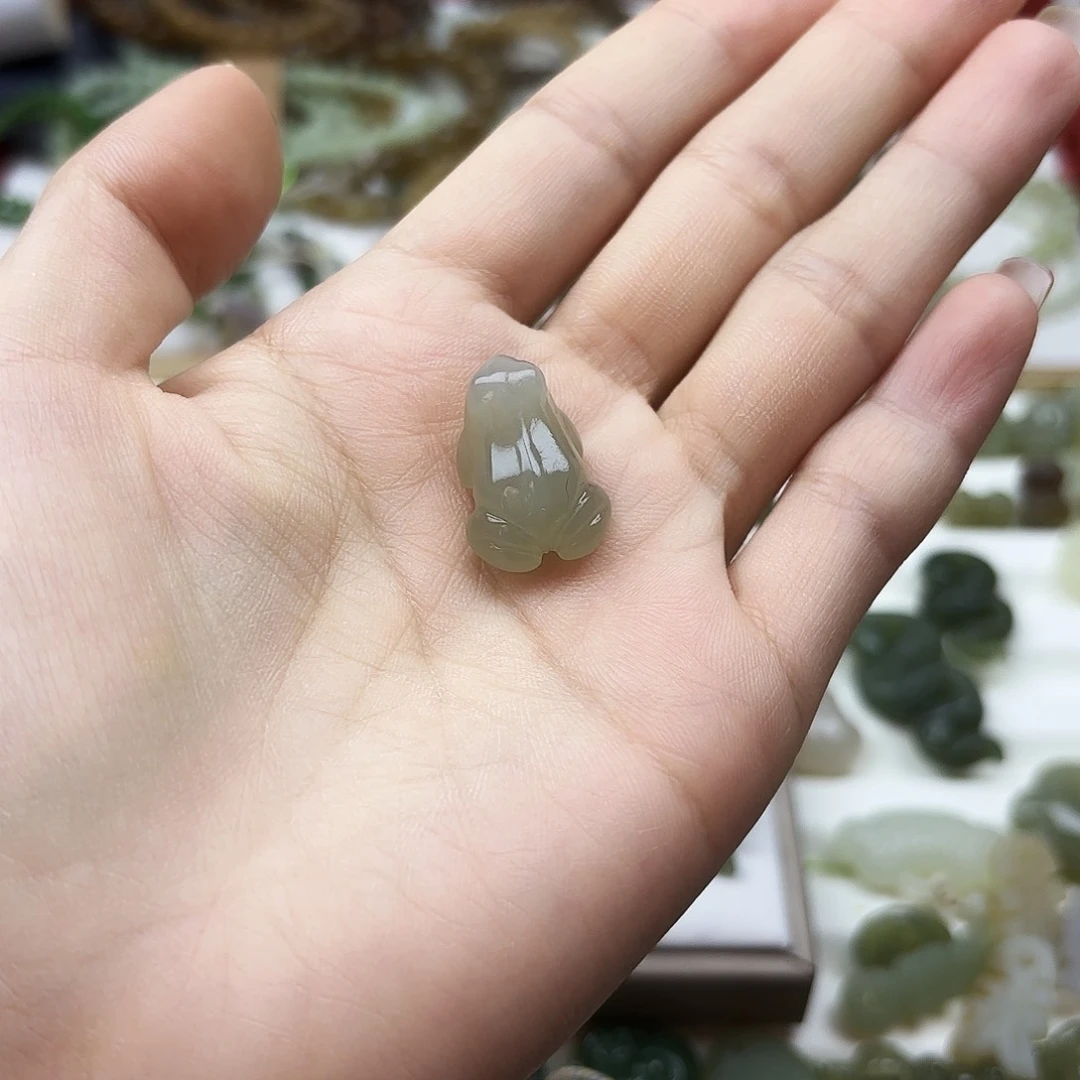 和田玉颈饰未镶嵌呱呱来财