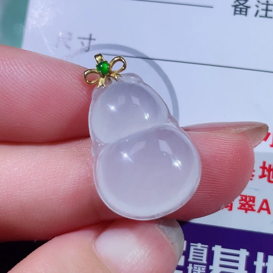 翡翠18K金镶嵌颈饰葫芦