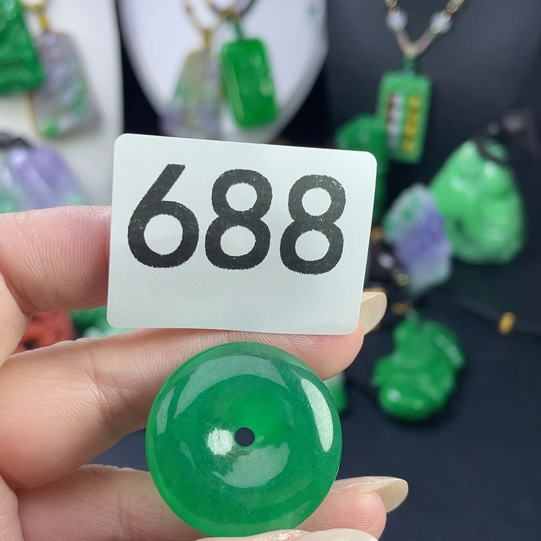 翡翠未镶嵌吊坠(赠链)