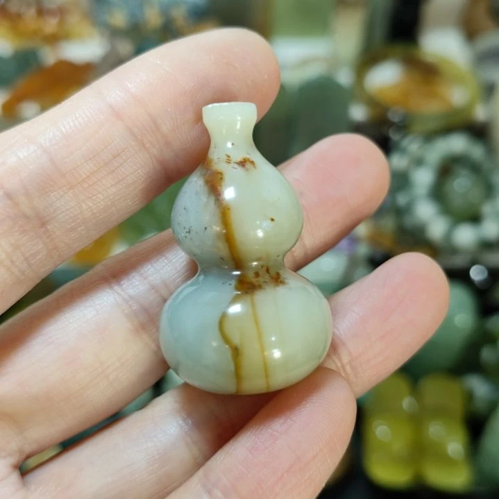 岫玉未镶嵌挂坠款式