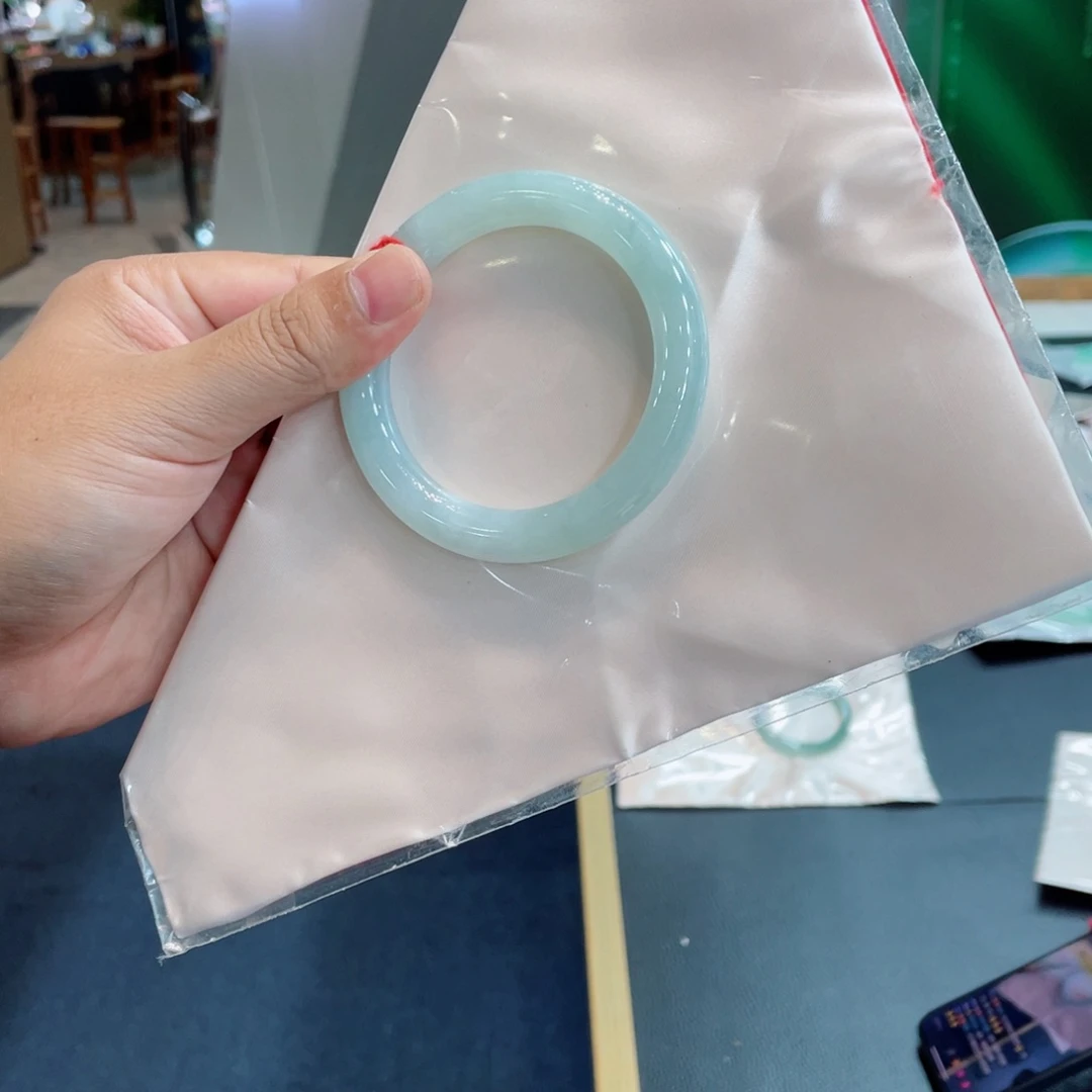 未镶嵌手镯翡翠手镯