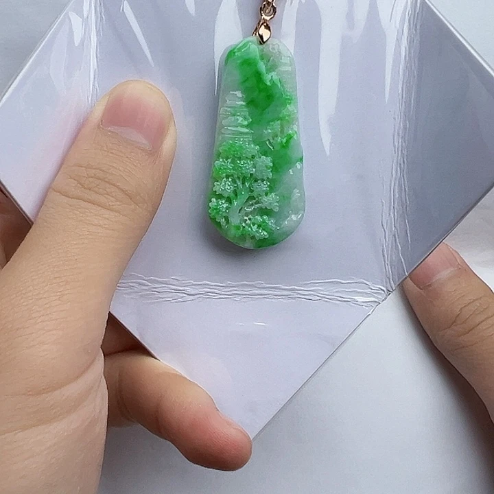 翡翠胸饰未镶嵌挂件。k k