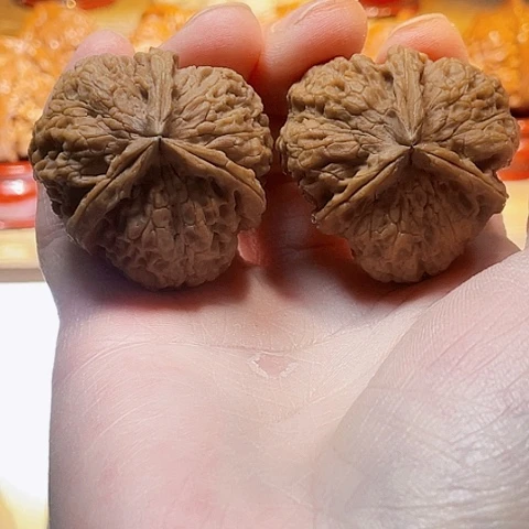 文玩核桃把件西北蜂带彩37+