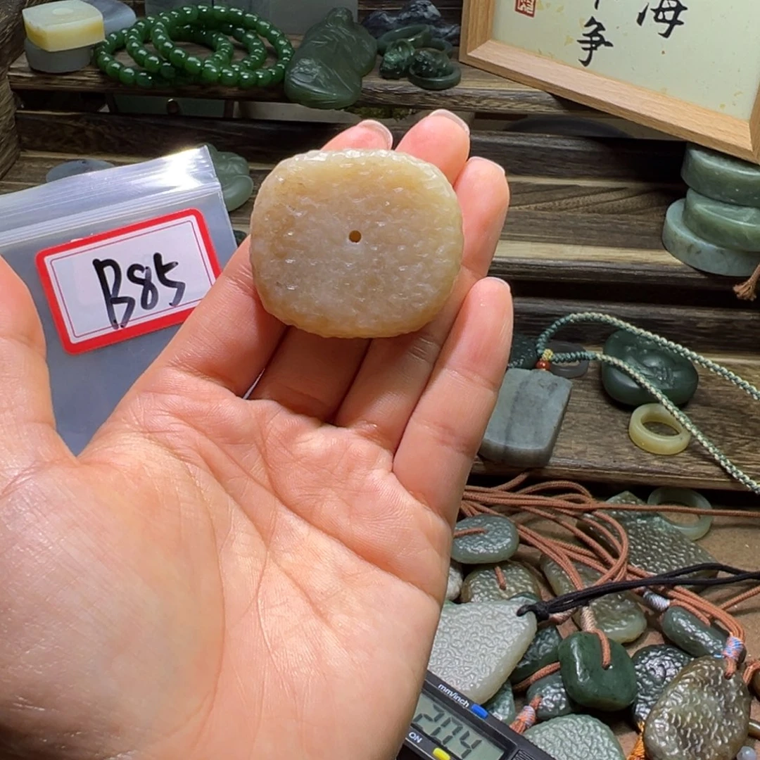 和田玉（糖玉）未镶嵌颈饰