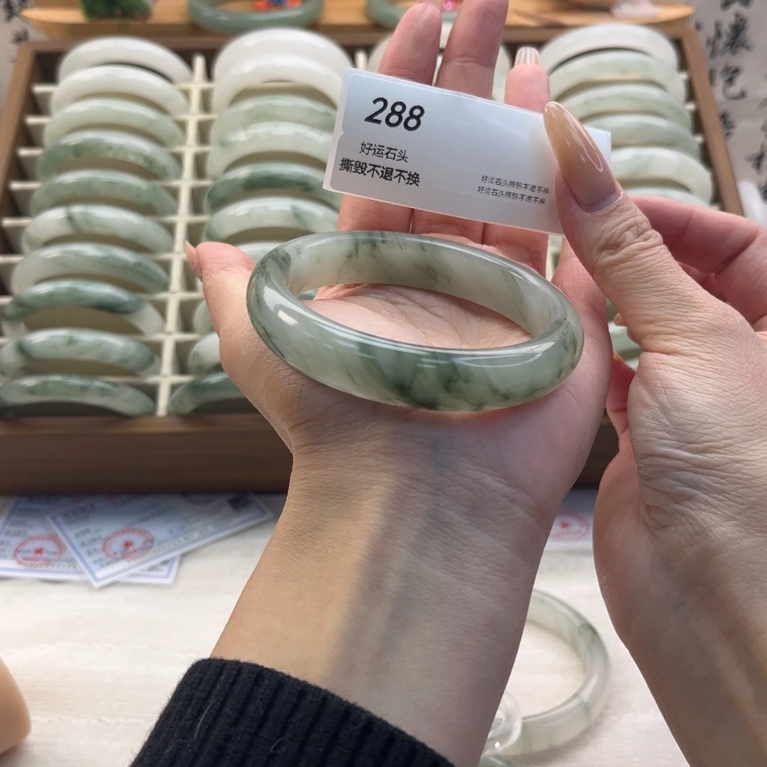 石英质玉（天山翠）未镶嵌手镯瑕288