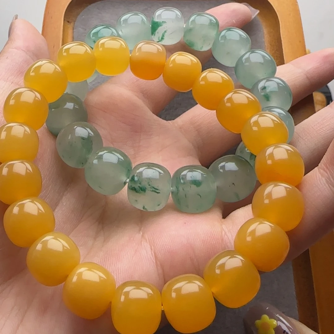 石英质玉未镶嵌颈饰宝*