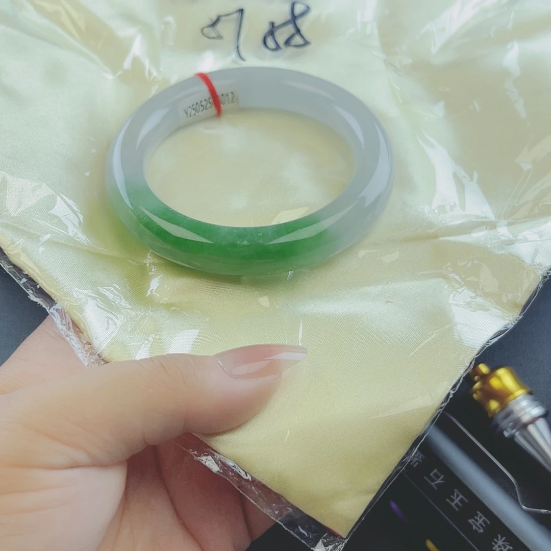翡翠手镯未镶嵌微包容34