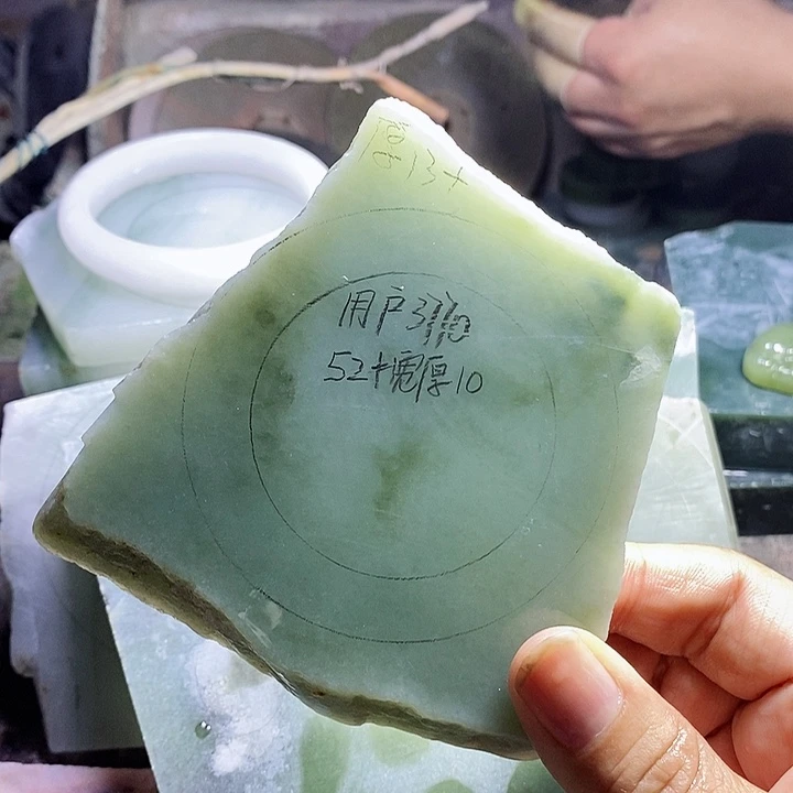 用***7未镶嵌手镯和田玉加工定制