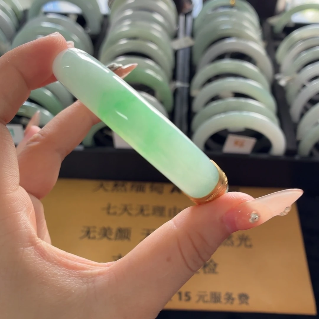 翡翠手镯未镶嵌手镯