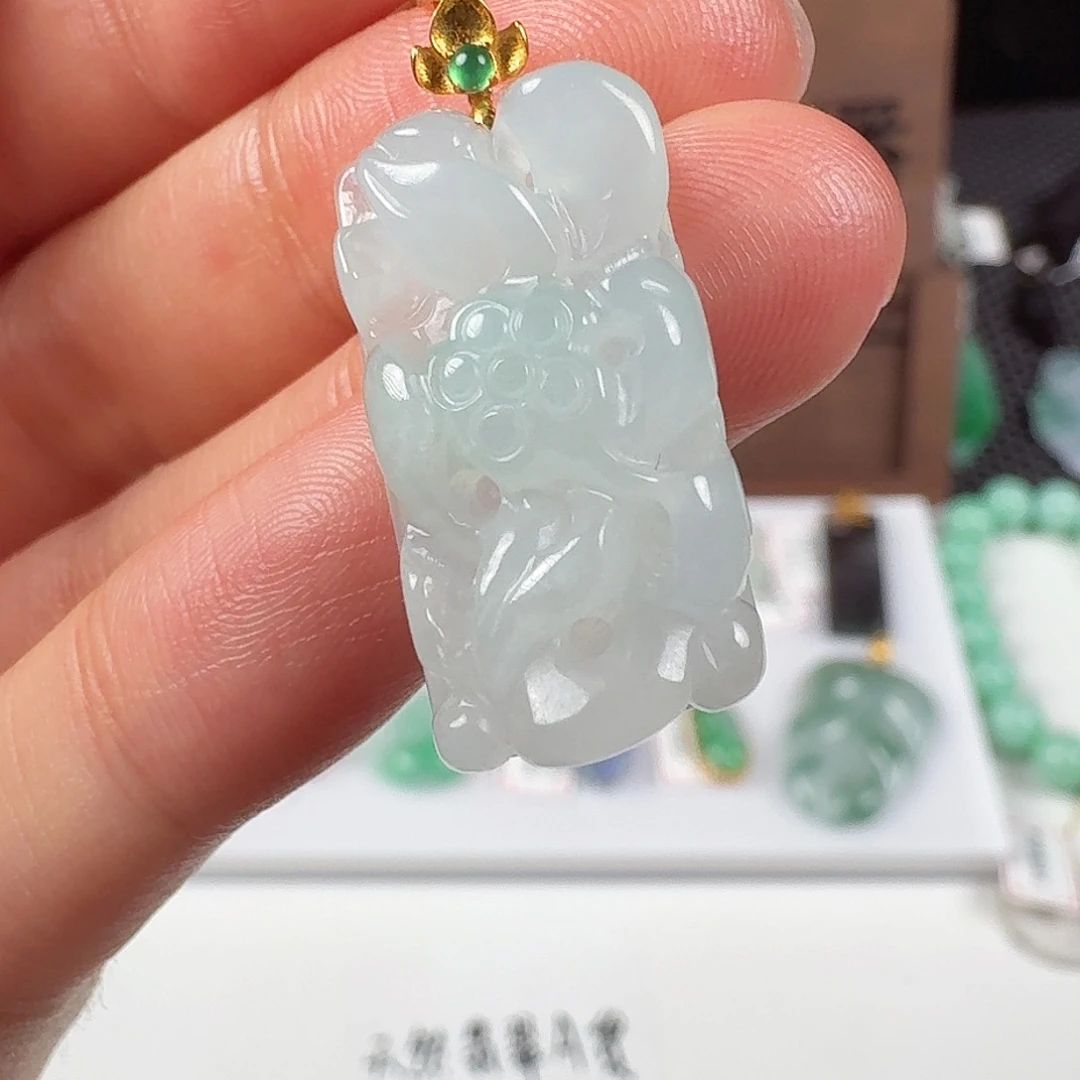 翡翠18K金镶嵌颈饰