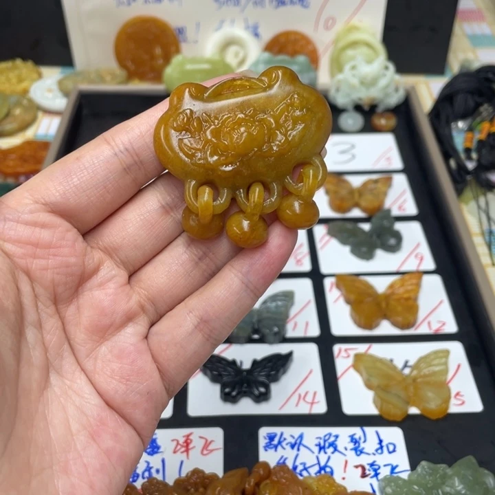 暖****合金蛇纹石玉颈饰