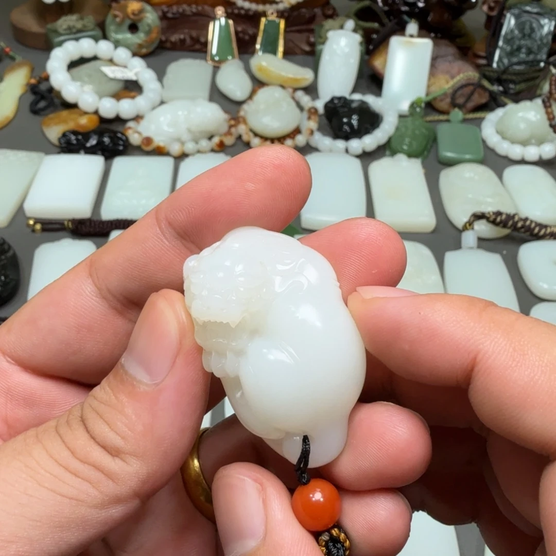 和田玉未镶嵌吊坠(赠链)