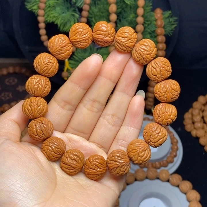 知***因秦岭龙纹桃核手串