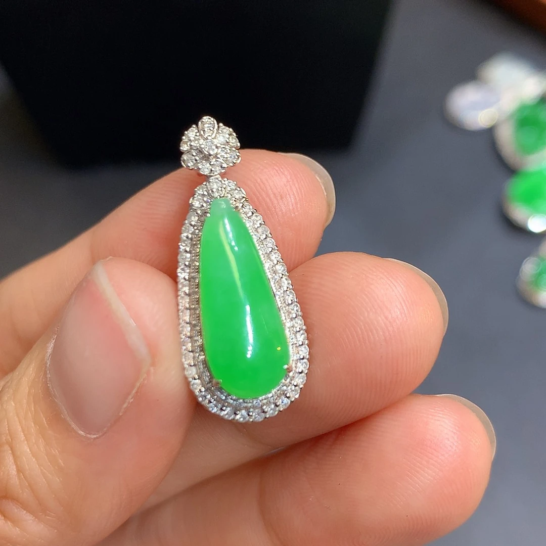 翡翠吊坠(不含链)18K金镶嵌