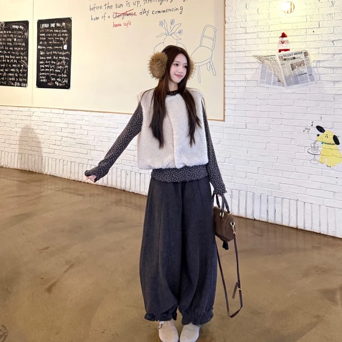 韩系保暖叠穿无袖马甲外套女秋冬季碎花打底衫荷叶边阔腿裤三件套