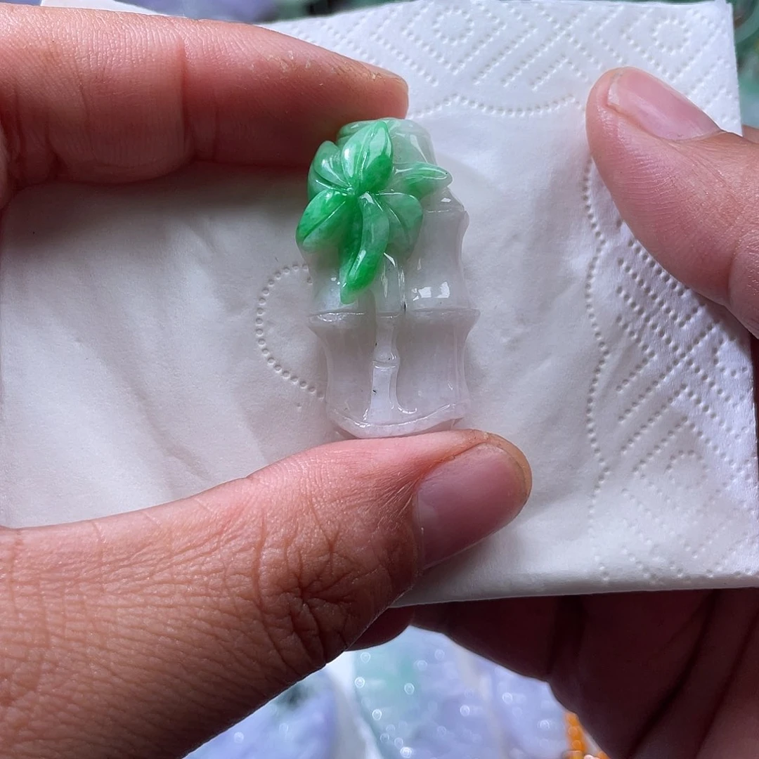 颈饰未镶嵌翡翠大*吹