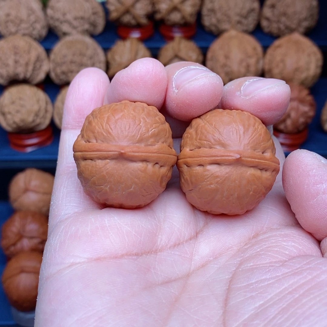 把件文玩核桃手捻野生金品石头