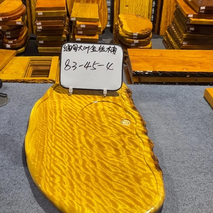 木钇**属缅甸大叶金丝楠木