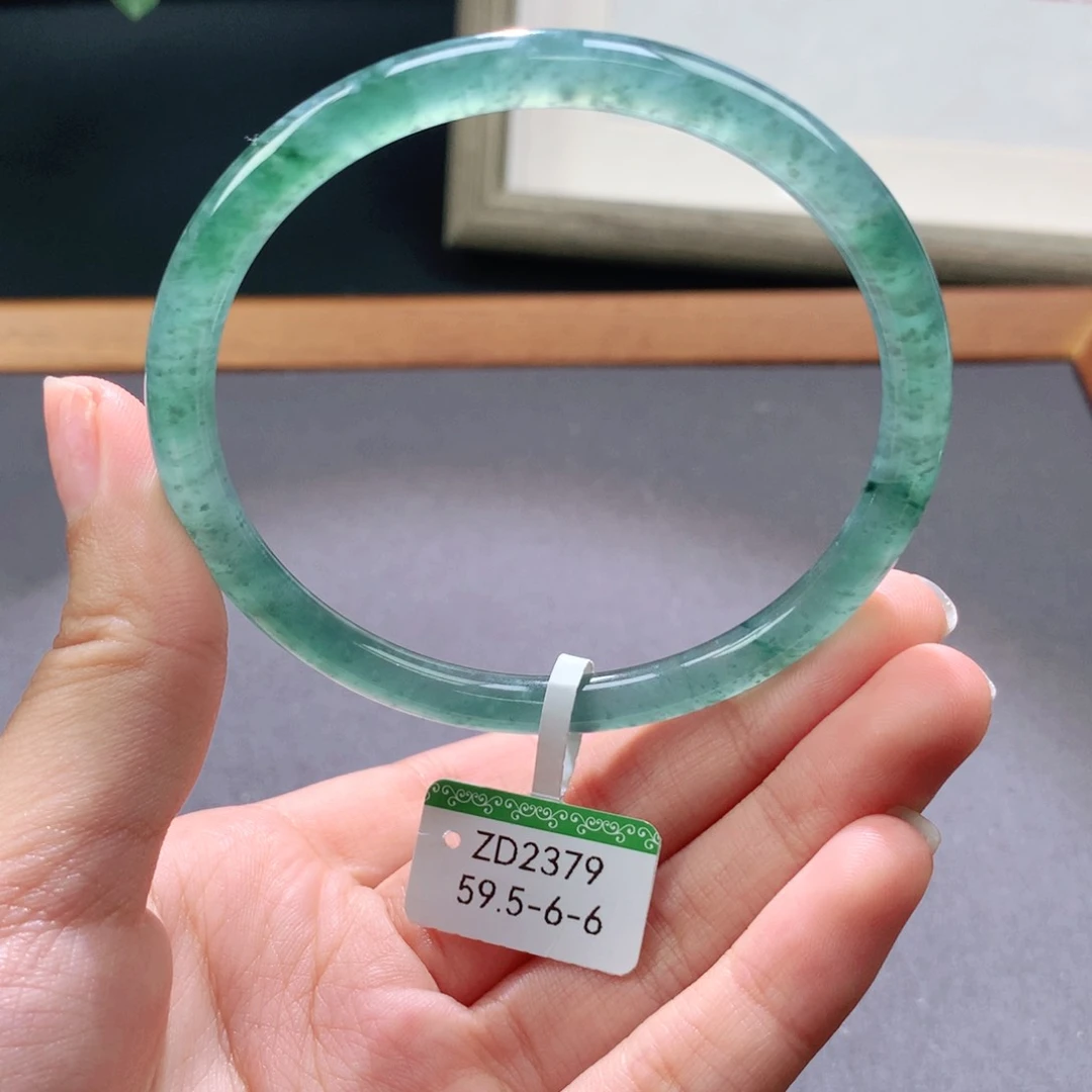 翡翠手镯未镶嵌天然翡翠手镯