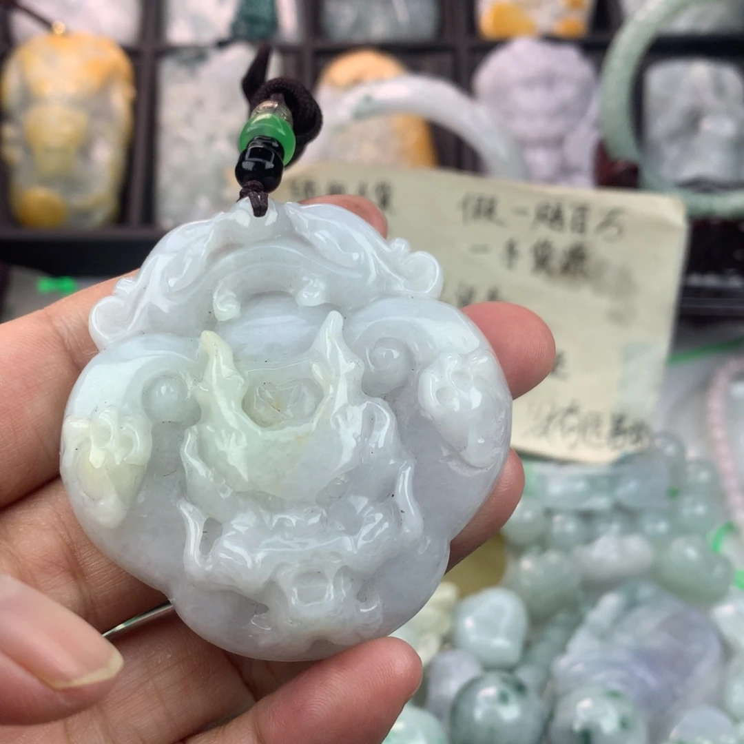 翡翠未镶嵌颈饰一