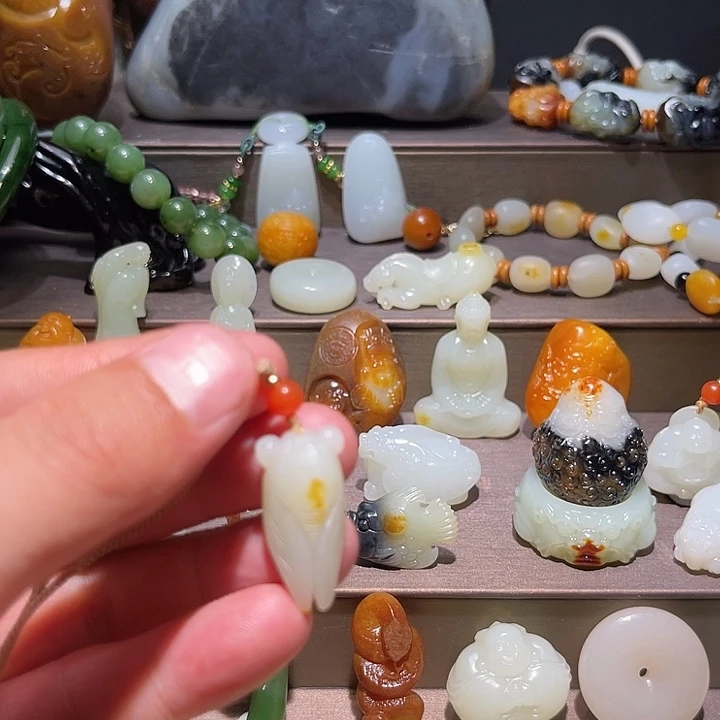 龙***出和田玉未镶嵌车挂