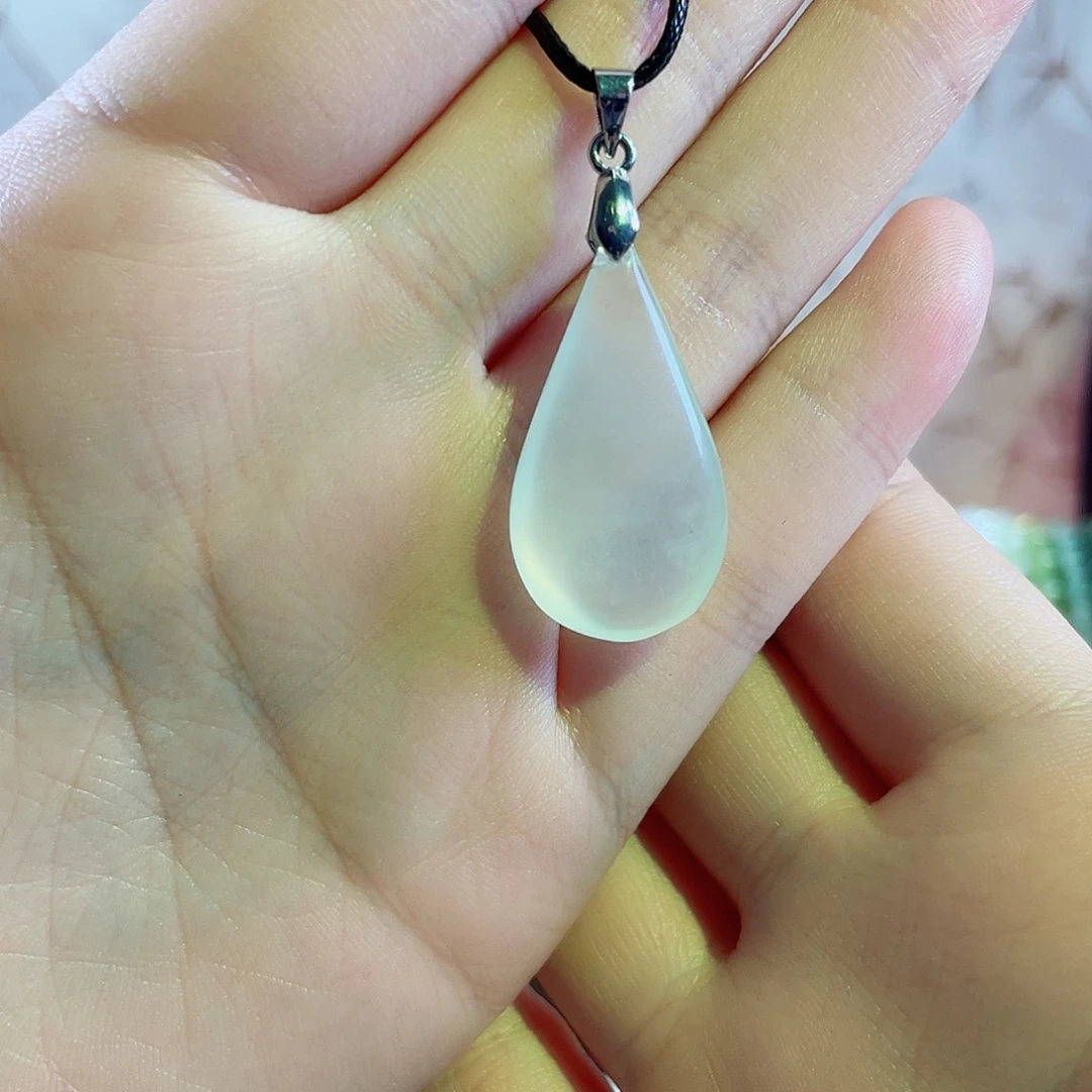 合金蛇纹石玉吊坠