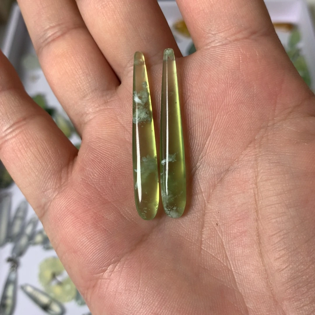 未镶嵌蛇纹石玉耳环