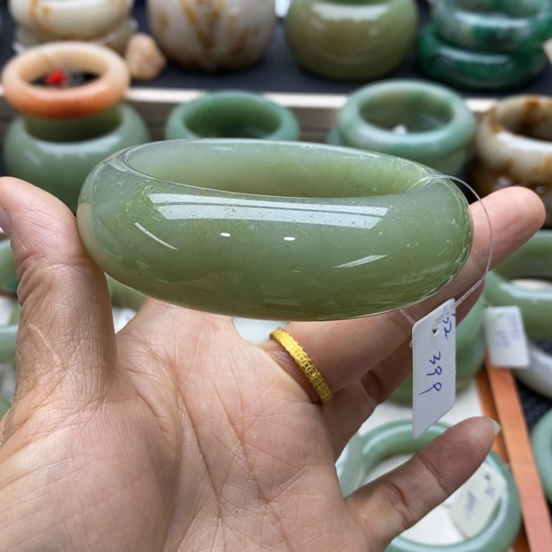 未镶嵌手镯石英质玉