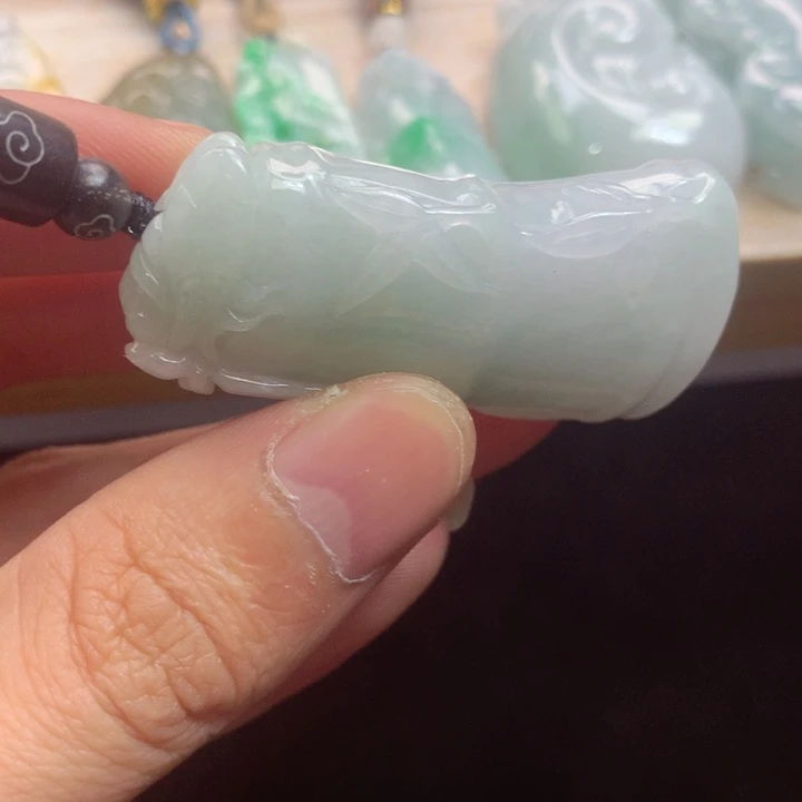 翡翠未镶嵌颈饰吊坠