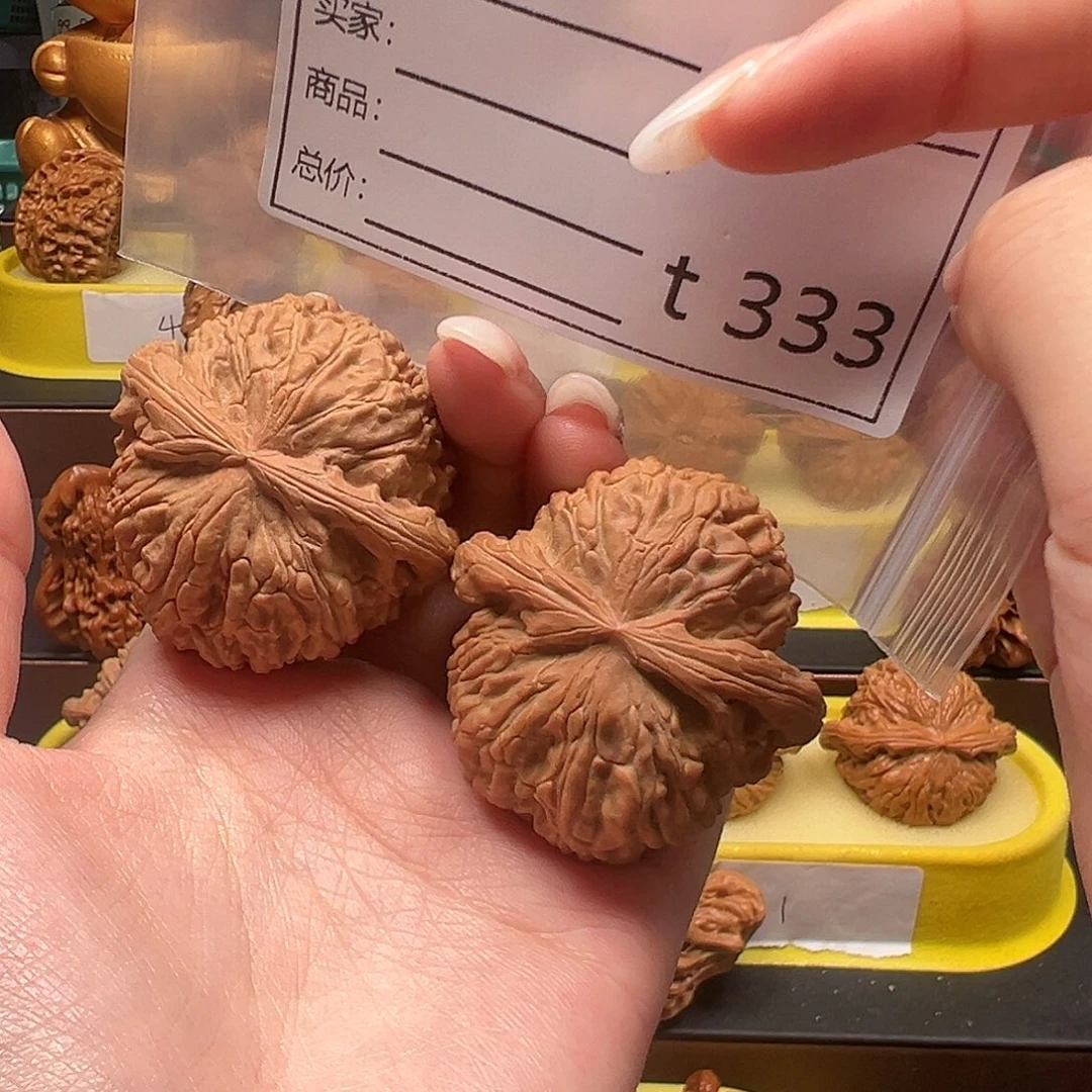 文玩核桃手把件白狮子