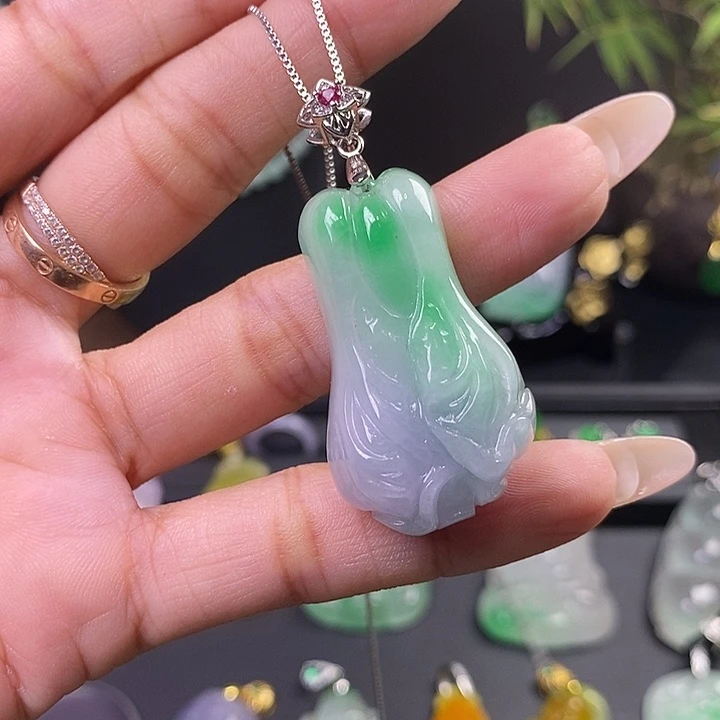 翡翠未镶嵌吊坠(赠链)