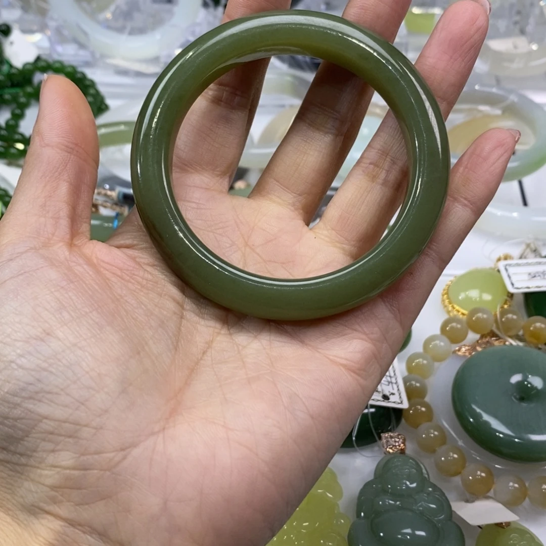 和田玉未镶嵌手镯