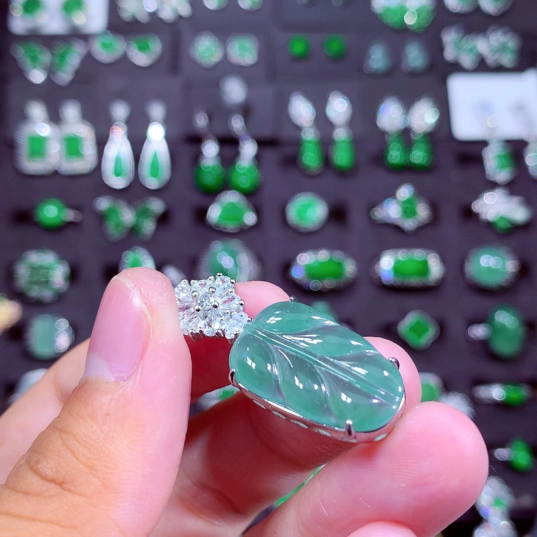 颈饰未镶嵌翡翠天然